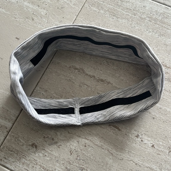 Lululemon headband - Picture 2 of 3